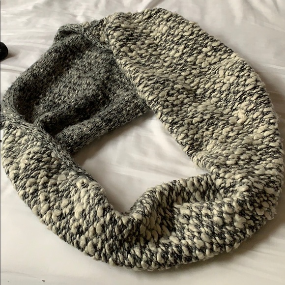 Scarves - Picture 7 of 8